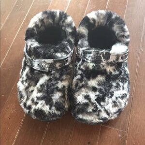 Leopard crocs
